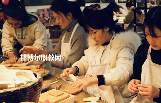 阜陽(yáng)科學(xué)技術(shù)學(xué)校2022年學(xué)費(fèi)、收費(fèi)多少