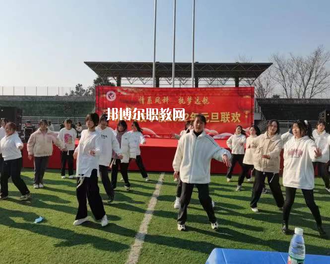 鳳陽科技學(xué)校2022年報名條件、招生要求、招生對象