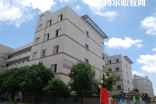 太湖職業(yè)技術(shù)學校2022年報名條件、招生要求、招生對象