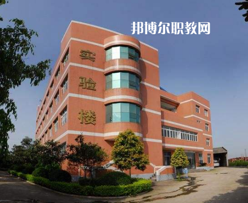 重慶渝東技工學(xué)校2022年報(bào)名條件、招生要求、招生對象