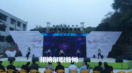 內(nèi)江市川威技工學(xué)校2022年報(bào)名條件、招生要求、招生對象