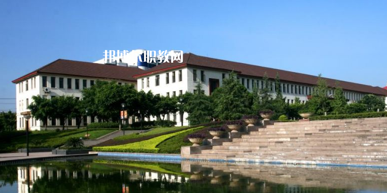 重慶醫(yī)科學(xué)校2022年學(xué)費(fèi)、收費(fèi)多少