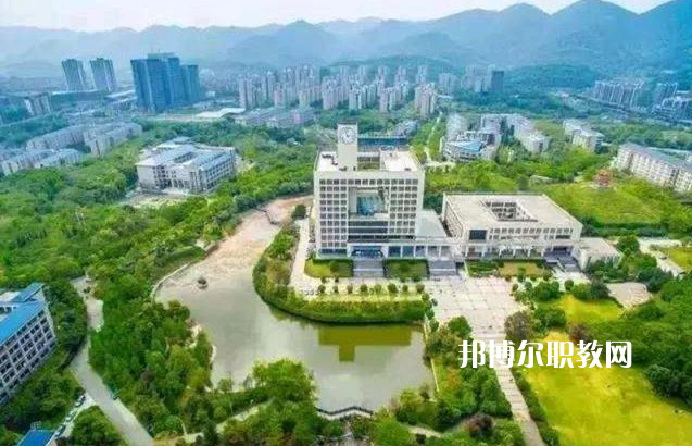 重慶醫(yī)科學(xué)校2022年報名條件、招生要求、招生對象