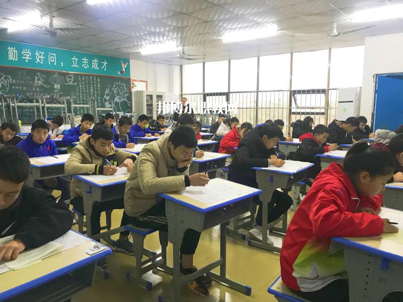 四川達(dá)州鳳凰職業(yè)技術(shù)學(xué)校2022年報(bào)名條件、招生要求、招生對象