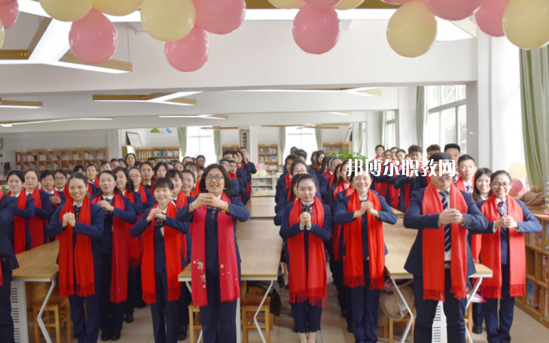 清遠(yuǎn)市英德華粵藝術(shù)學(xué)校2022年招生辦聯(lián)系電話(huà)