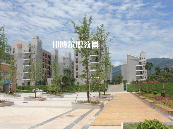 思茅衛(wèi)生學(xué)校2022年學(xué)費、收費多少