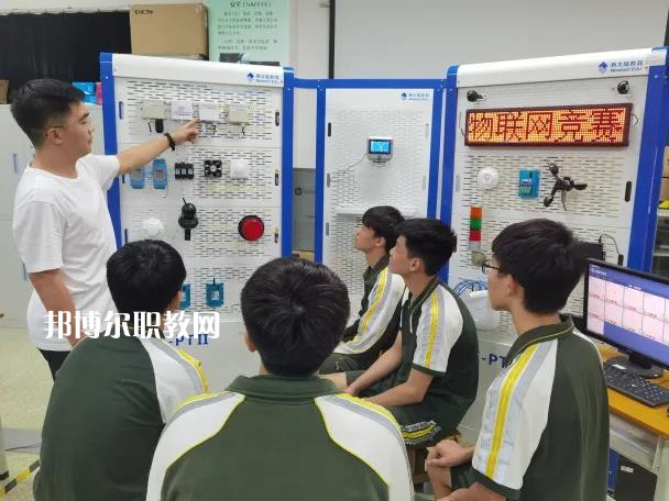 東莞商業(yè)學(xué)校2022年學(xué)費、收費多少