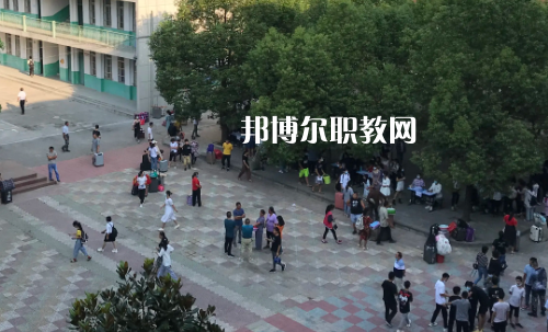老河口職業(yè)技術(shù)學(xué)校2022年報(bào)名條件、招生要求、招生對象