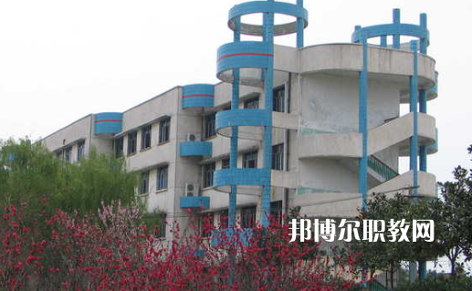 武漢第二高級技工學(xué)校2022年報(bào)名條件、招生要求、招生對象