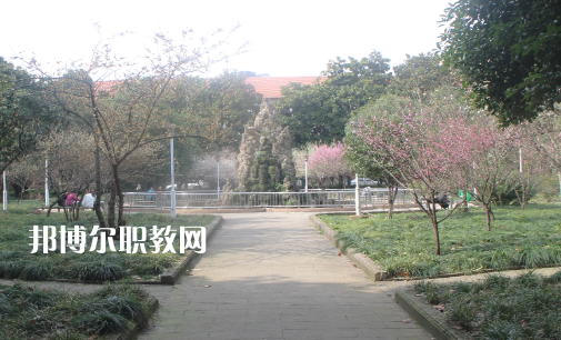 湖北汽車工業(yè)實驗技工學(xué)校2022年報名條件、招生要求、招生對象