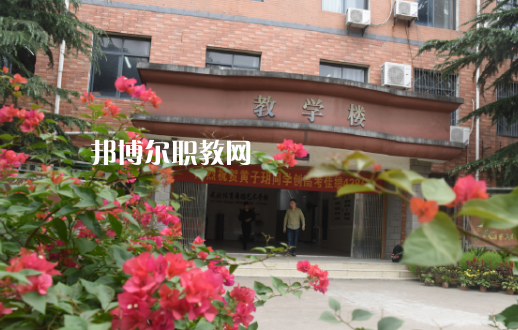 武漢體育舞蹈藝術(shù)學(xué)校2022年報(bào)名條件、招生要求、招生對(duì)象