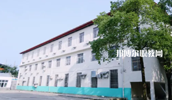 湘鄉(xiāng)市華光電子工業(yè)學(xué)校學(xué)費