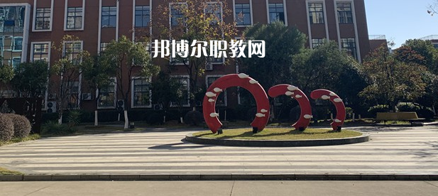 南昌智遠(yuǎn)技工學(xué)校2022年學(xué)費(fèi)、收費(fèi)多少
