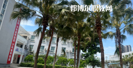 成都光華技工學(xué)校地址在哪里，哪個地區(qū)，哪個城市?