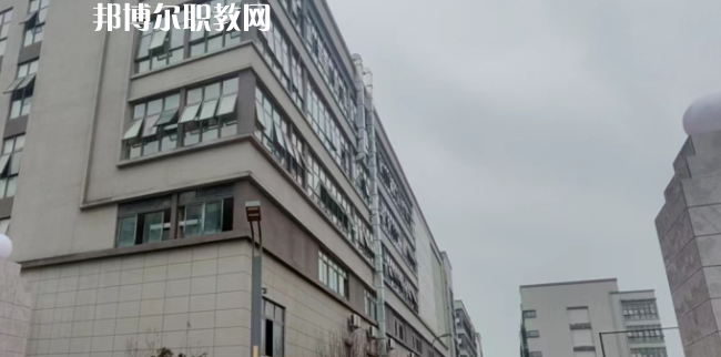 重慶市渝北區(qū)竟成中學(xué)校地址在哪里，哪個(gè)地區(qū)，哪個(gè)城市?