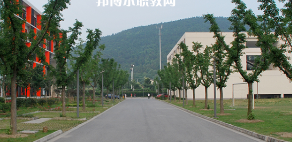 蘇州市紡織工業(yè)職工中等專業(yè)學(xué)校地址在哪里，哪個地區(qū)，哪個城市?
