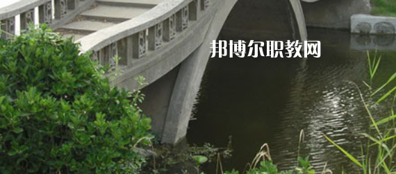 淮安市洪澤區(qū)技工學(xué)校地址在哪里，哪個(gè)地區(qū)，哪個(gè)城市?
