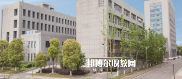 江蘇省邗江中等專業(yè)學(xué)校地址在哪里，哪個地區(qū)，哪個城市?