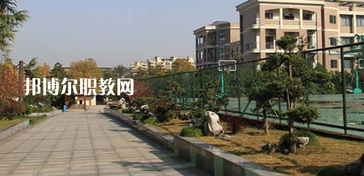 杭州市城西中學(xué)職高部地址在哪里，哪個地區(qū)，哪個城市?