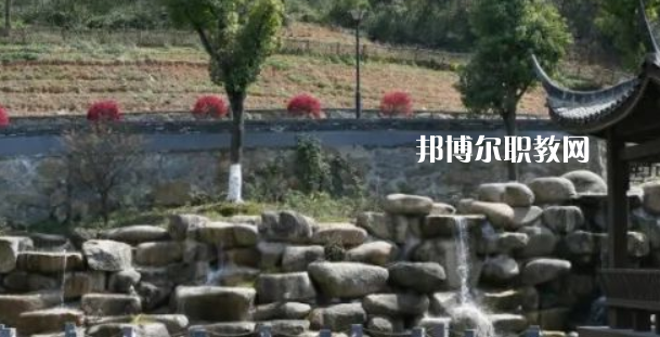 杭州市富陽(yáng)區(qū)職業(yè)高級(jí)中學(xué)地址在哪里，哪個(gè)地區(qū)，哪個(gè)城市?