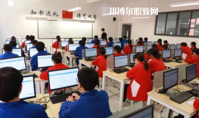 寧波市東坤職業(yè)高級(jí)中學(xué)地址在哪里，哪個(gè)地區(qū)，哪個(gè)城市?
