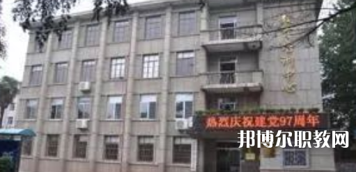 寶鈦集團(tuán)有限公司技工學(xué)校地址，乘車路線