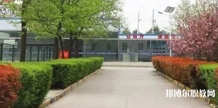 西安軌道交通技師學(xué)院地址，乘車路線