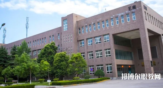 西安技師學(xué)院地址，乘車路線