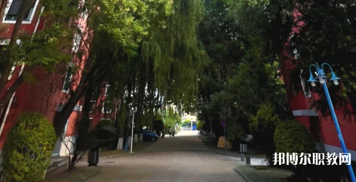 秦皇島市外事旅游職業(yè)學校地址，乘車路線