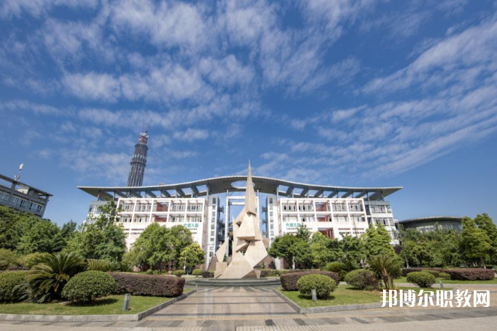 四川城市技師學(xué)院地址，乘車路線 