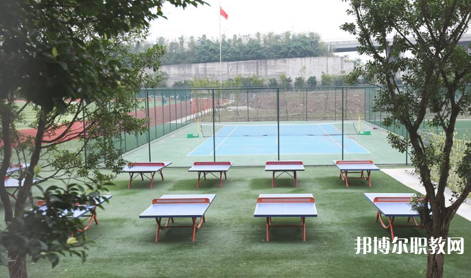 重慶2024年中專學(xué)?？刹豢梢钥即髮W(xué)