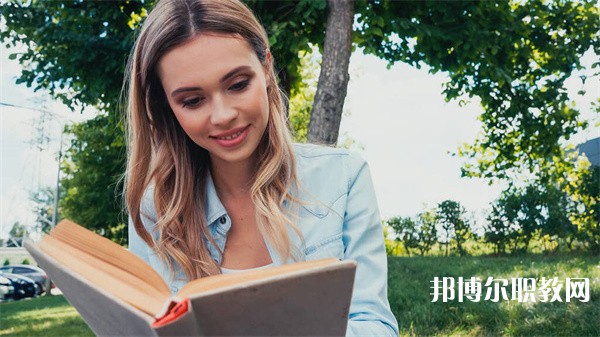 湖南哪里的中專學(xué)校能讀服裝制作與營(yíng)銷專業(yè)專業(yè)