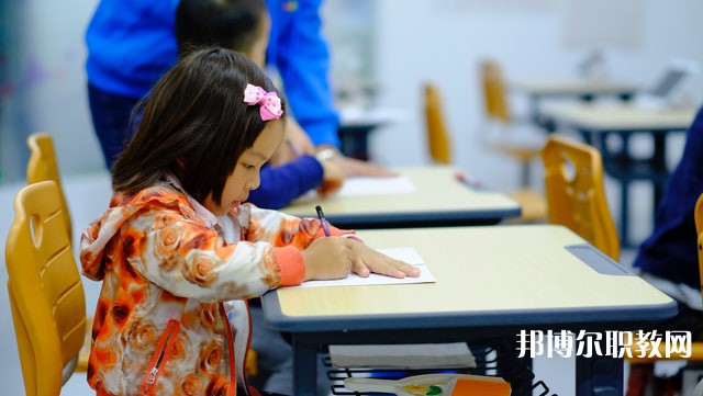 湖南哪里的中專學校能讀藝術(shù)設計與制作專業(yè)