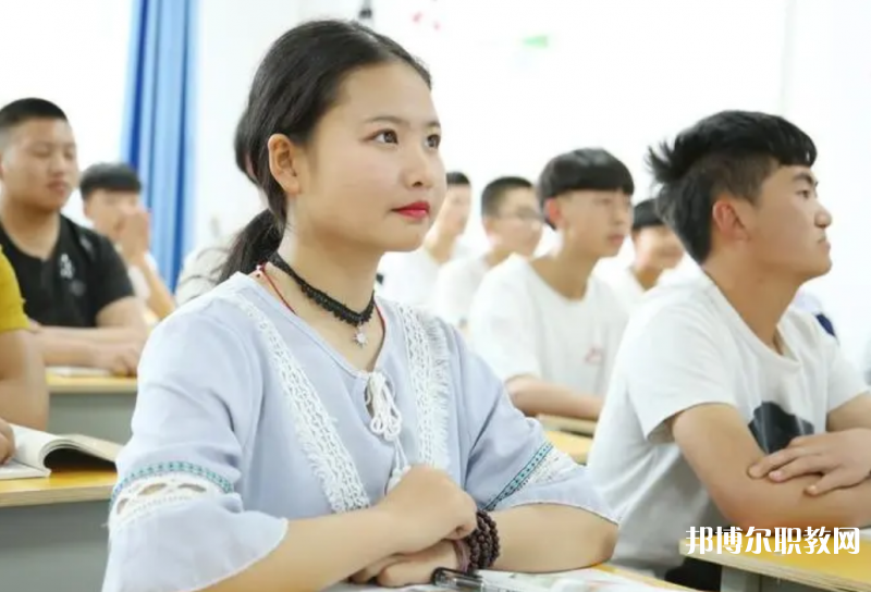 四川2024年上中專學(xué)?？刹豢梢钥即髮W(xué)