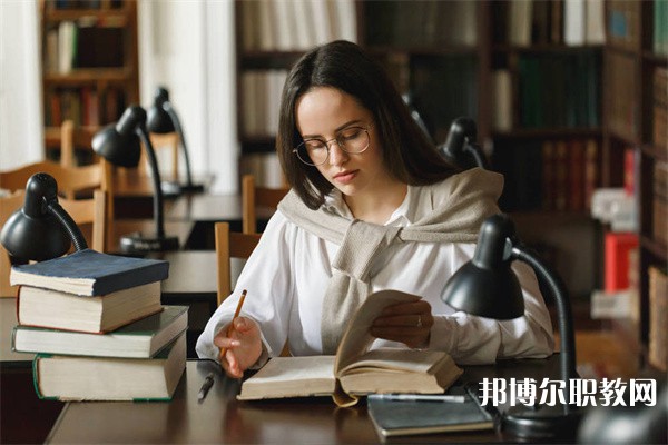 廣西哪里的職業(yè)學(xué)校能讀航空地勤(地勤、票務(wù)方向)專業(yè)