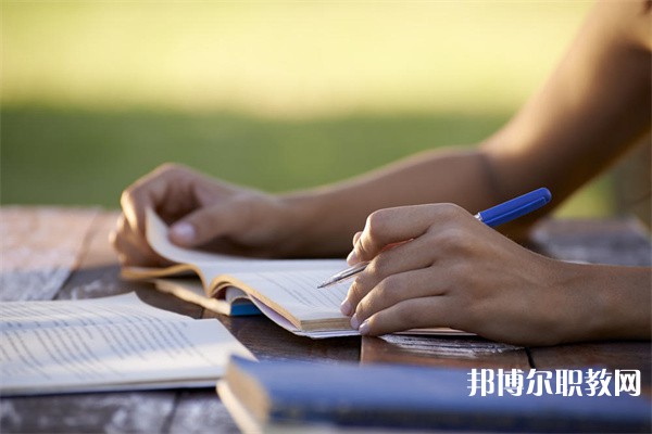 廣西哪里的中職學校能讀平面設計專業(yè)