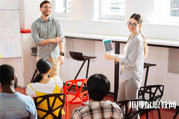 廣西哪里的中職學(xué)校能讀計(jì)算機(jī)應(yīng)用(維修、文秘方向)專(zhuān)業(yè)