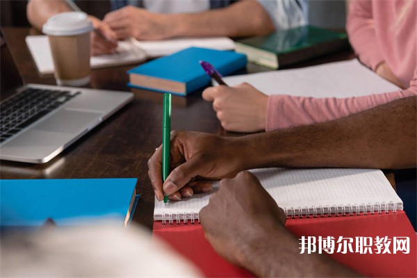 四川哪里的職業(yè)學校能讀美容美發(fā)與形象設(shè)計專業(yè)