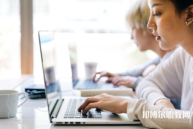 貴州哪里的中職學校能讀機器人應用專業(yè)