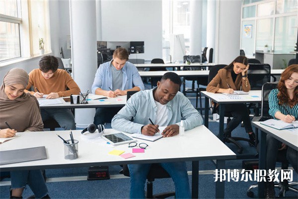 云南哪里的技工學校能讀現代物流與船舶輪機（高級工）專業(yè)
