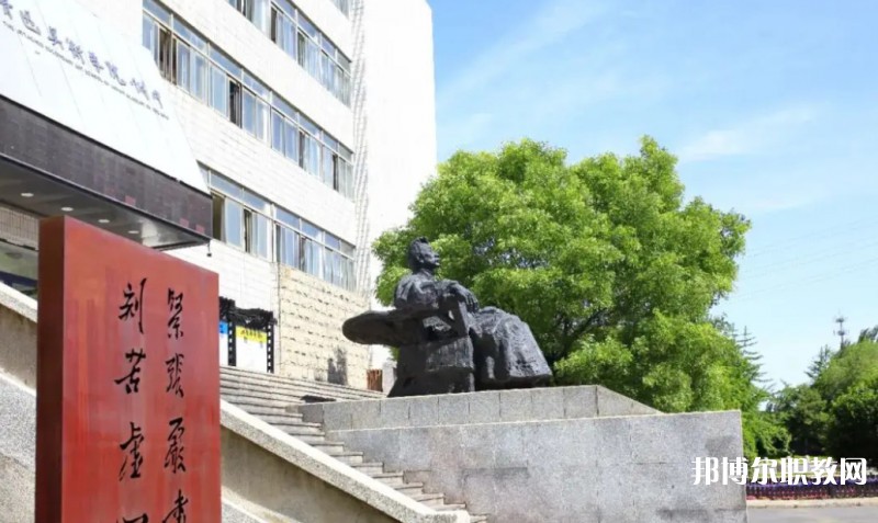 2025魯迅美術(shù)學院附屬中等美術(shù)學校招生計劃 招生人數(shù)是多少(附要求、條件、對象)