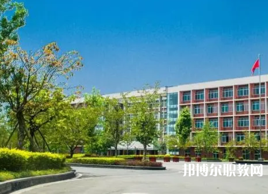成都2025年鐵路學(xué)校學(xué)費多少