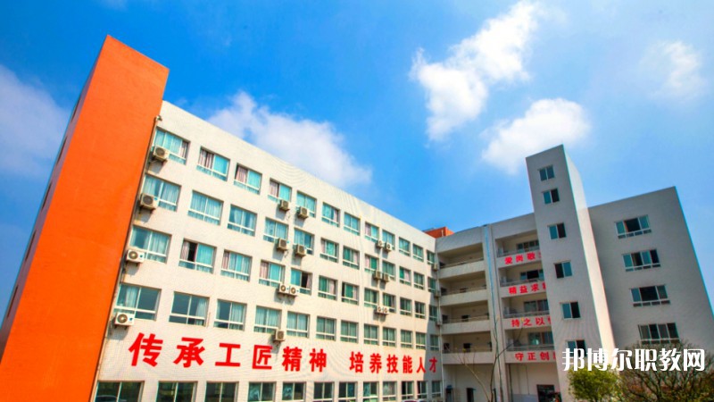 自貢2025年職高和鐵路學校有哪些區(qū)別